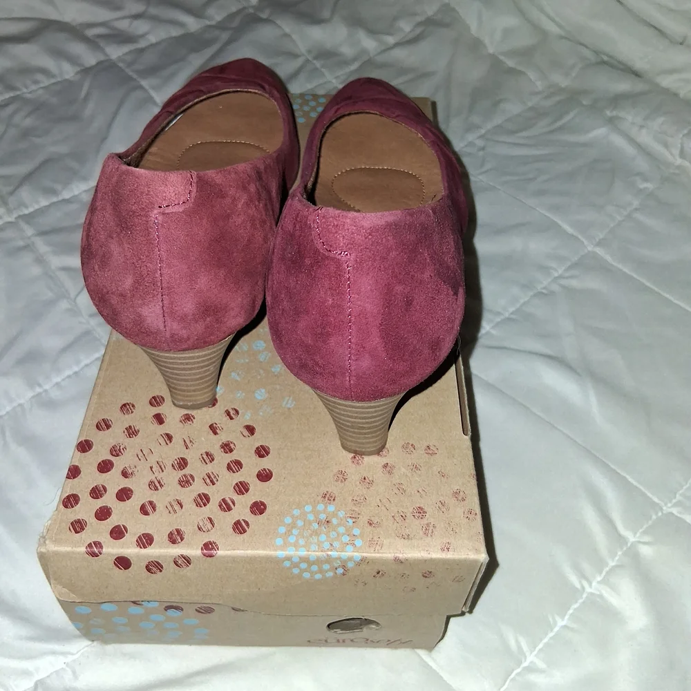 Eurosoft Jewel Red Suede Heels